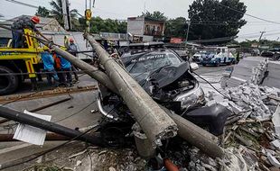 Kecelakaan Mobil Tabrak Tiang Listrik di Bogor, Seluruh Penumpang Selamat