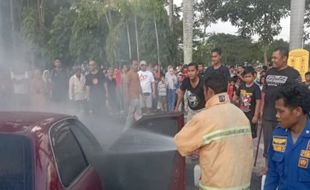 Mobil Sedan Terbakar di Alun-alun Purworejo, Kerugian Lebih dari Rp10 Juta