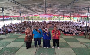 Seru! 765 Siswa SMPN 7 Solo Ikut Monumen Pers Goes To School