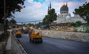 Pengaspalan dan Pengerasan Jalan Jelang Pembukaan Viaduk Gilingan Solo