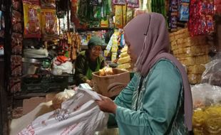 Selain Cabai Merah Keriting, Harga Bawang Ikut Melejit di Kota Semarang