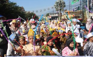 Meriah! 58 Sekolah Ikuti Pawai Taaruf Salatiga 2023, Disaksikan Ribuan Warga