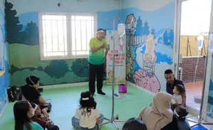 Hari Anak Nasional, RS Panti Waluyo Solo Hibur Pasien Anak lewat Story Telling