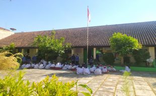 Hari Pertama Masuk Sekolah, SDN Tumenggungan Solo Akhirnya Dapat 1 Siswa Baru