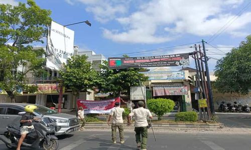 Satpol PP Solo Tindak Tegas Spanduk Ajakan People Power Maupun Penolakannya