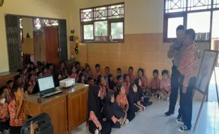 Cegah Bullying, Bhabinkamtibmas Polres Sukoharjo Gelar Sosialisasi di SD