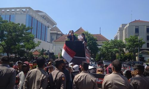 Protes Ganti Rugi, Warga Terdampak Tol Semarang-Demak Geruduk Kantor Gubernur