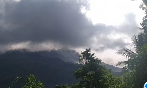 Gunung Karangetang Meletus Luncurkan Awan Panas 2 KM, Belasan Orang Mengungsi