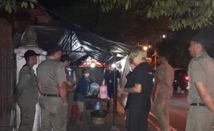 Beri Edukasi, Satpol PP dan DMFI Datangi Warung Sengsu di Jogja