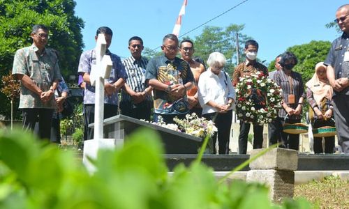 Jelang Hari Jadi ke-1.273, Pj Wali Kota Salatiga Ziarah ke Makam John M Manoppo