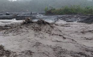 Banjir Lahar Dingin Terjang Lumajang, Bupati Tetapkan Tanggap Darurat 14 Hari