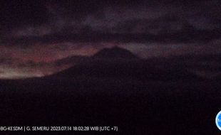 Waspada! Gunung Semeru Erupsi Lagi, Luncurkan Awan Panas Guguran