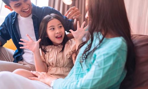 Gunakan Kalimat Positif untuk Anak agar Mereka Tumbuh Bahagia