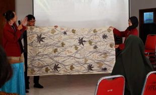 Tim Mahasiswa DKV ISI Solo Gagas Kampung Batik EcoPrint di Kelurahan Serengan