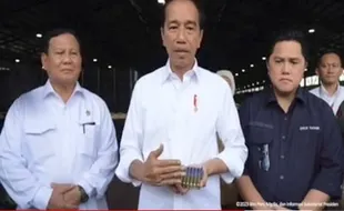 Kunjungi PT Pindad Bareng Prabowo dan Erick, Presiden: Banyak yang Pesan Peluru