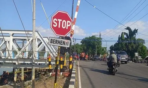 Lokasi Tabrakan KA dengan Truk di Semarang Sudah Normal, Jalur KA Bisa Dilalui