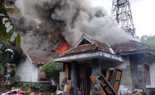 Rumah Bekas Kantor Radio Bikima di Sleman Terbakar Minggu Siang