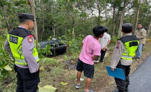 Pengemudi Ngantuk, Mobil yang Ditumpangi 9 Orang Terguling di Gunungkidul