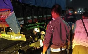 Motor NMax Tabrak Truk Parkir di Underpass Kentungan, Pengendara Meninggal