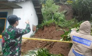 Innalillahi, Suami-Istri & Anak Meninggal Tertimbun Tanah Longsor di Lumajang