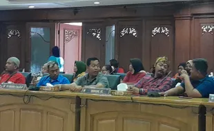 100-an Tukang Ojek Sekitar Masjid Syeikh Zayed Datangi Gedung DPRD Solo