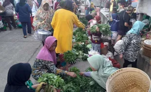 Ibu-Ibu Pilih Belanja ke Bakul Sayur Keliling, Ini Kata Pedagang Pasar Wonogiri