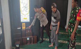 Viral! Aksi Pencurian Kotak Amal di Masjid Semarang Terekam Kamera CCTV