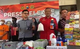 Pabrik Pestisida Oplosan di Blitar Dibongkar, Dijual Mulai Rp40.000/Botol