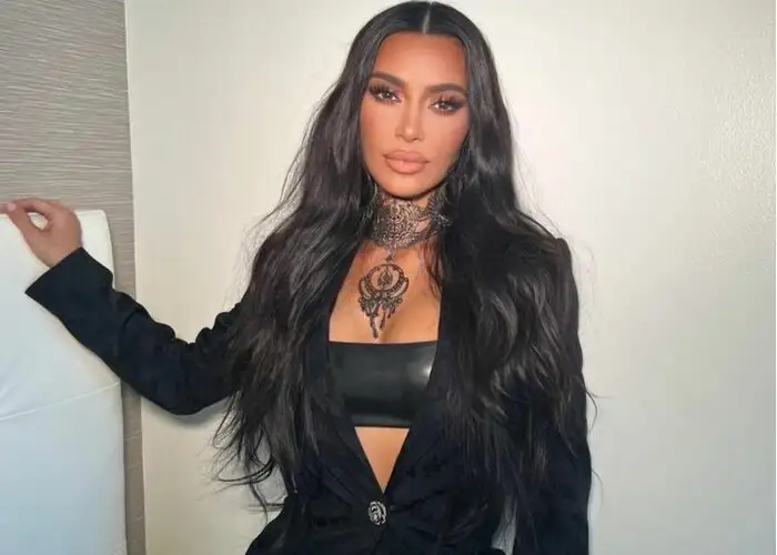 Kim Kardashian Beri Dukungan Petugas Damkar saat Kebakaran Los Angeles