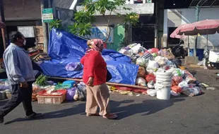 Imbas Penutupan TPA Piyungan: Tumpukan Sampah & Bau Tak Sedap Menyebar di Jogja