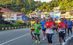 Sandiaga Uno Lari Pagi Bareng Warga Papua, Erick Thohir Bertemu Ganjar