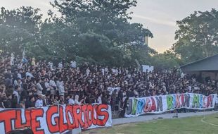 Suporter Kembali Geruduk Latihan Persis Solo, Bawa Spanduk "Jangan Bikin Malu"