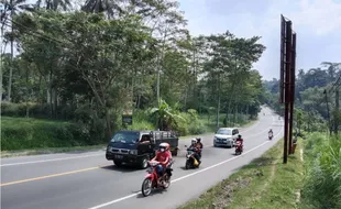 Cara Aman Melintas di Tikungan Bagi Pengendara Motor