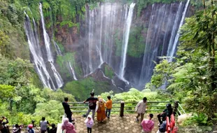 Menikmati Keindahan Air Terjun Tumpak Sewu Lumajang, Tiket Masuk Cuma Rp10.000