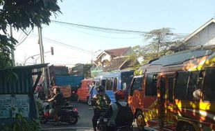 Hari Pertama Masuk Sekolah, Solo Macet Parah