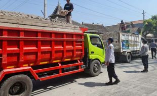 Kir Habis & Bak Tak Ditutup Terpal, 12 Truk dan Pikap Terjaring Razia di Sragen