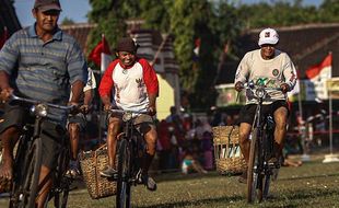 Serunya Lomba Balap Sepeda Onthel Keranjang Sisih di Polokarto Sukoharjo