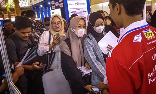 Ribuan Pencari Kerja Serbu Solo Career Expo 2023 di Balai Kota, Ada 3.906 Loker