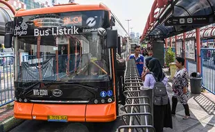 Transjakarta Operasikan 52 Bus Listrik, Upaya Kurangi Polusi Udara di Ibu Kota