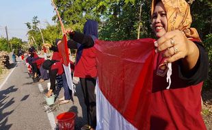 Sambut HUT Kemerdekaan RI, Warga Boyolali Gelar Aksi Cuci Bendera Bersama