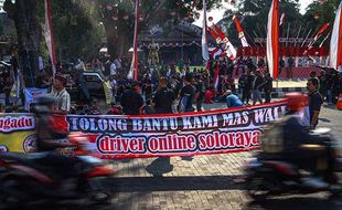 Protes Persaingan Tarif, Ratusan Sopir Taksi Online Ngadu ke Wali Kota Solo