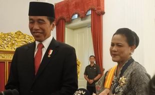 Presiden Pimpin Apel Kehormatan dan Renungan Suci Dini Hari di TMP Kalibata