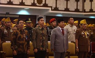 4 Alasan Prabowo Harus Pilih Gibran Cawapres Versi LSI Denny JA