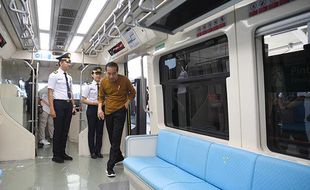 Momen Jokowi Jajal LRT Jabodebek dari Stasiun Harjamukti Hingga Dukuh Atas