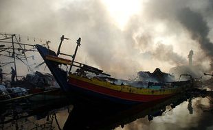 Kebakaran di Pelabuhan Jongor Tegal, 52 Kapal Nelayan Hangus