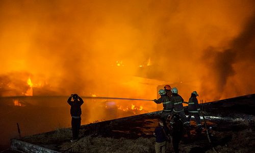 Kebakaran Landa Pasar Sadang Serang Bandung, Ratusan Kios Ludes Terbakar