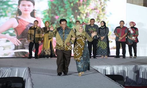 Jadi Model dadakan, Pejabat Forkopimda Klaten Peragakan Busana Lurik dan Batik