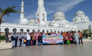 Harlah! Majelis Taklim Tombo Ati Klaten Healing ke Masjid Sheikh Zayed Solo