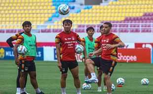 Latihan Skuad Persis Solo Jelang Laga Lawan Persib Bandung di Stadion Manahan