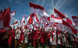 Meriahnya Pesta 10.000 Bendera Peringatan HUT ke-78 RI di Sukoharjo